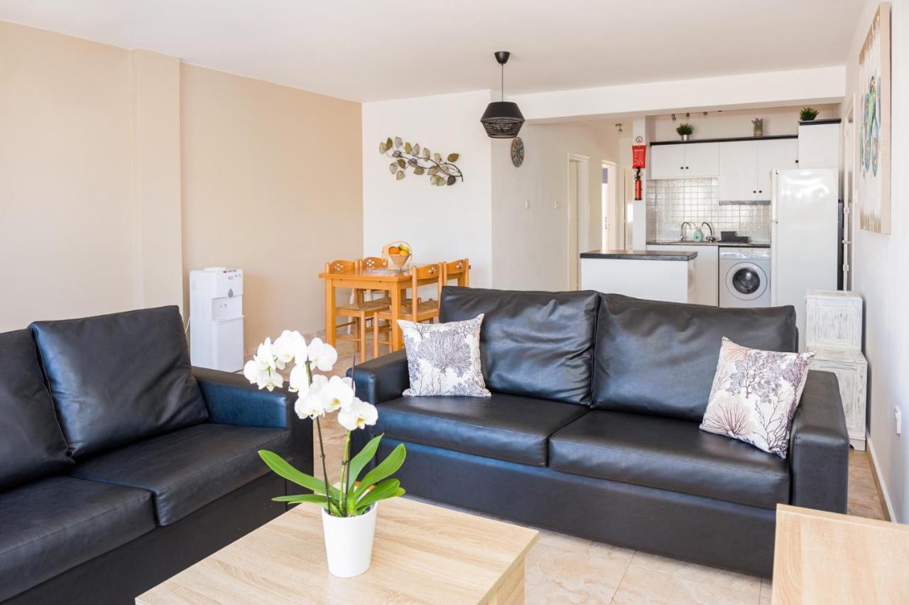 Sofia Apartment 700M Away From The Beach Paralimni Buitenkant foto